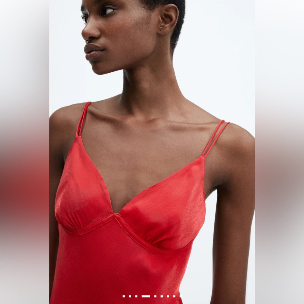 Elegant Red Slip Dress - Picture 4 of 4